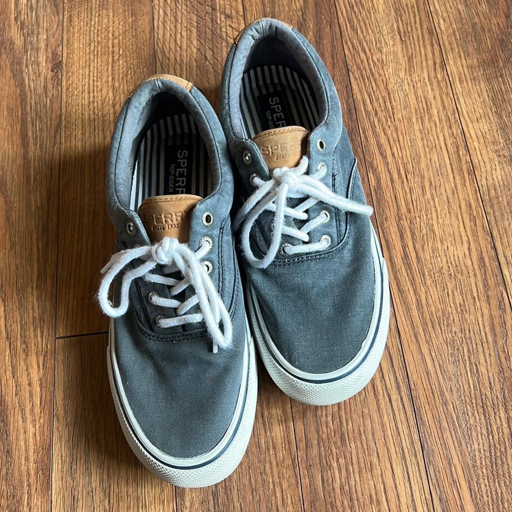 Mens canvas Sperry boat shoes size 9